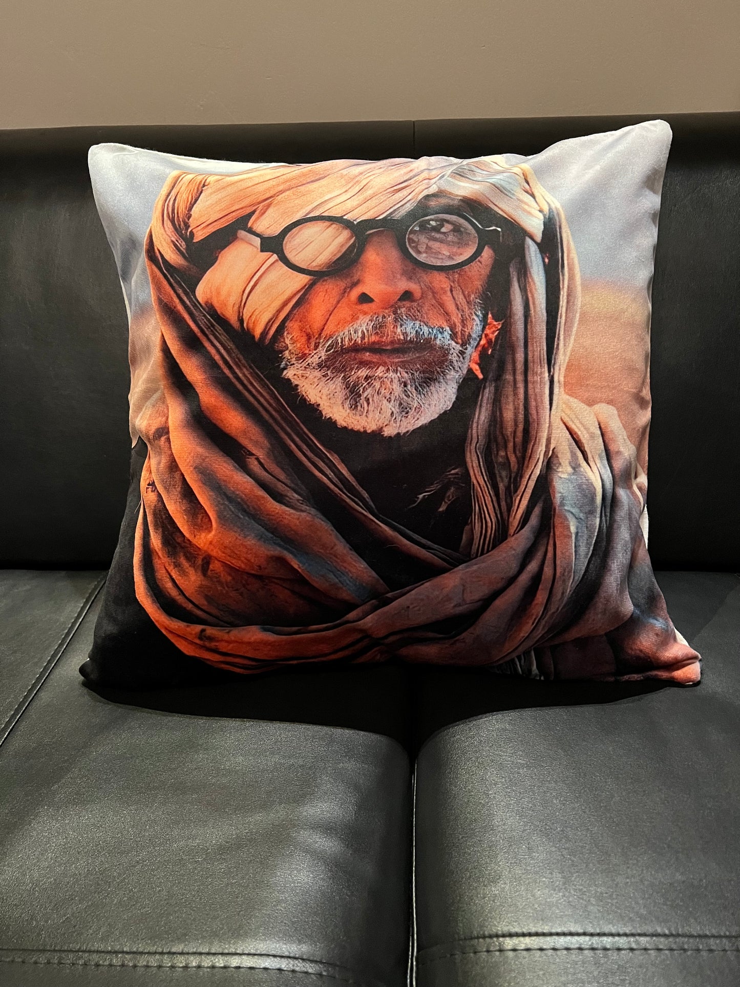 Coussin  « Visage berbère Marron »