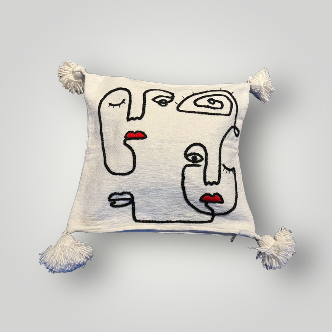 Housse de coussin beige avec pompons - Inspiration PICASSO- Modèle Visages