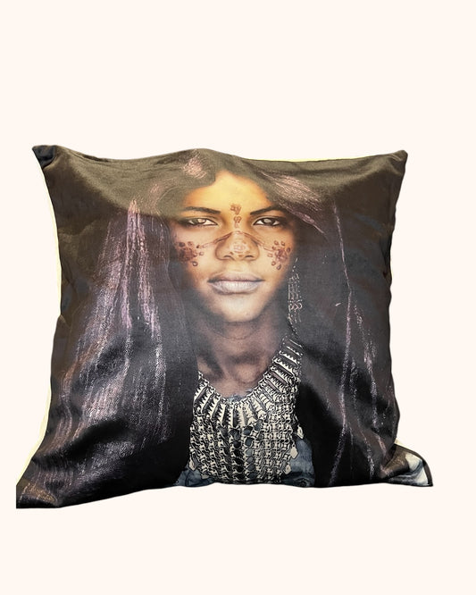 Coussin  « Femme tribale  »