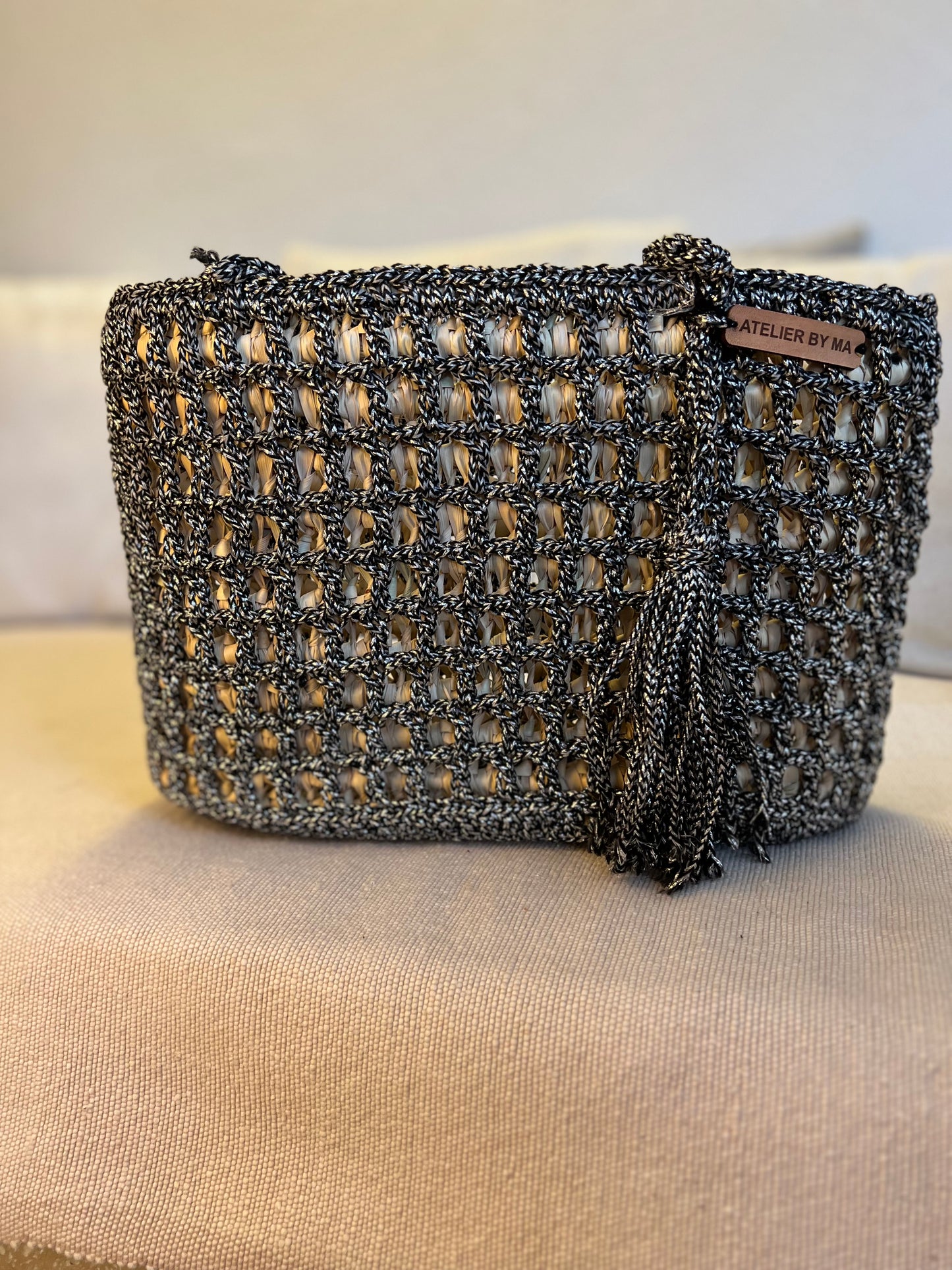 Panier - Sac à main Modèle «  Alba » Couleur Noir et Argent