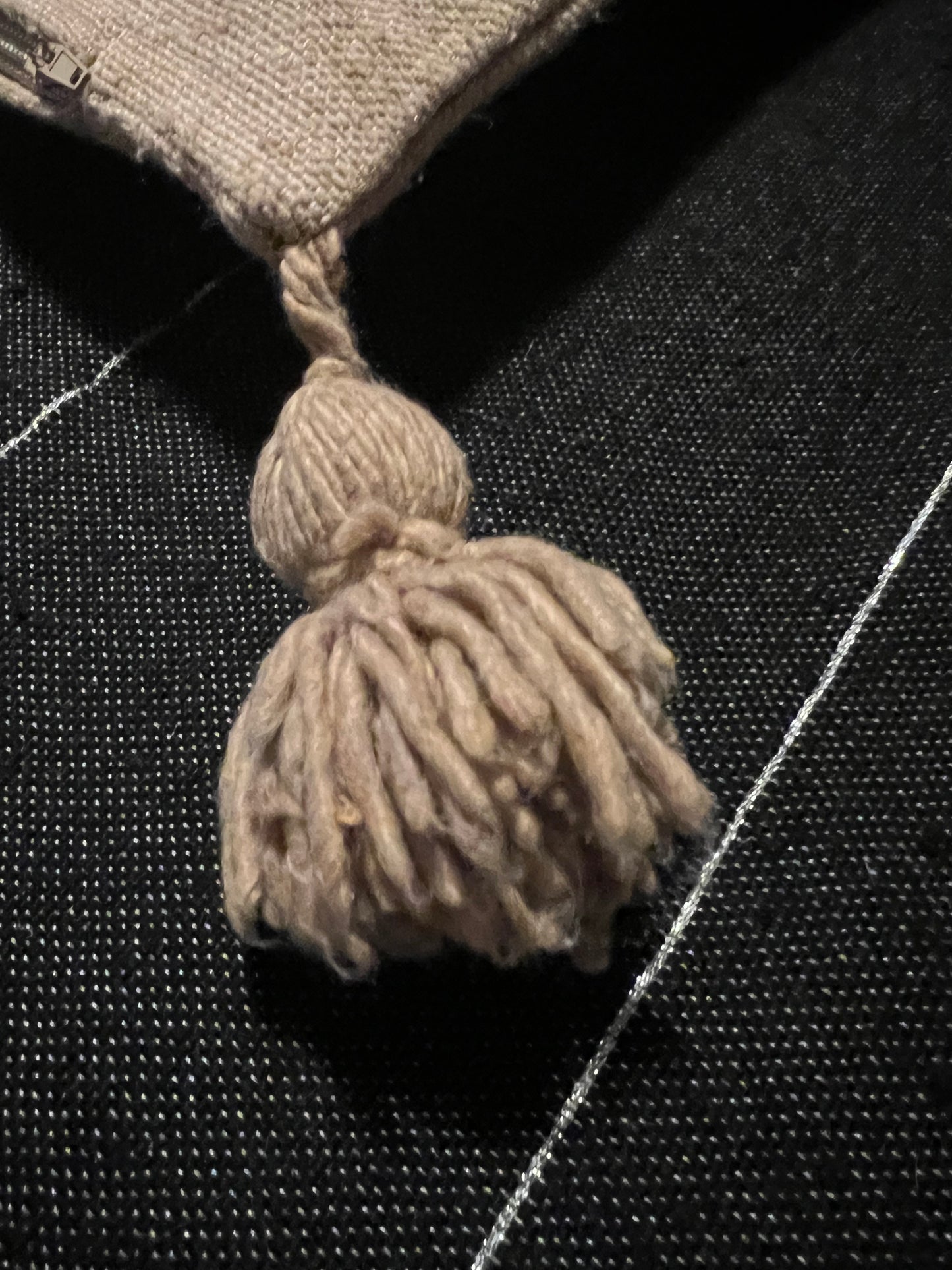 Housse de coussin  avec pompons Camel - Modèle « Visage »