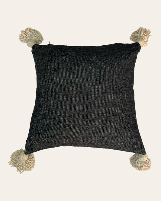 Housse de coussin noire avec pompons beige - Modèle "Coco"