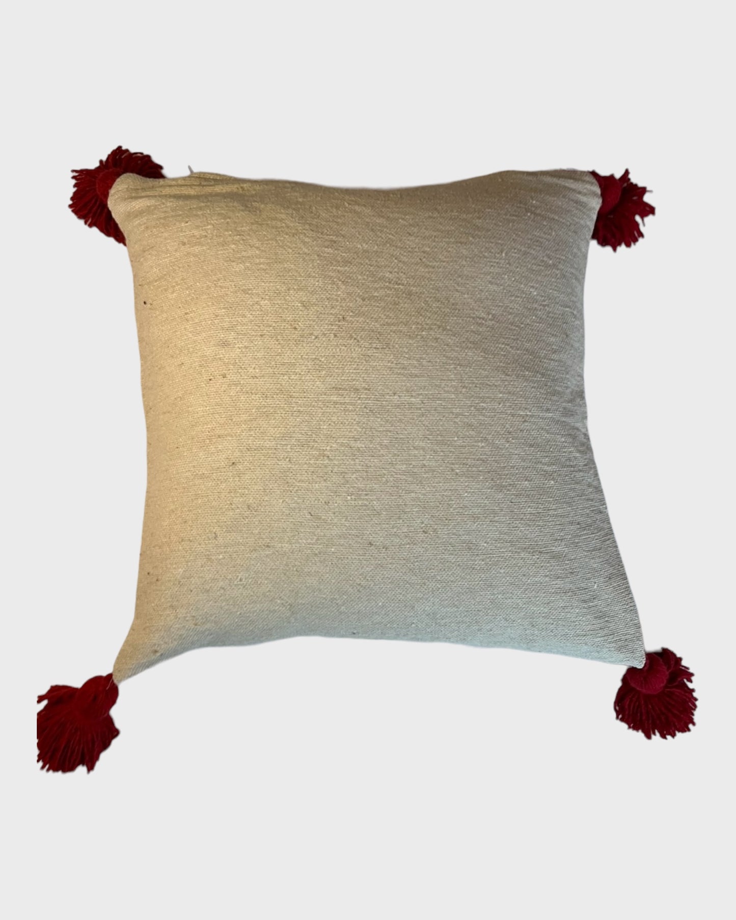 Housse de coussin beige avec pompons ROUGE - Modèle "Carla“