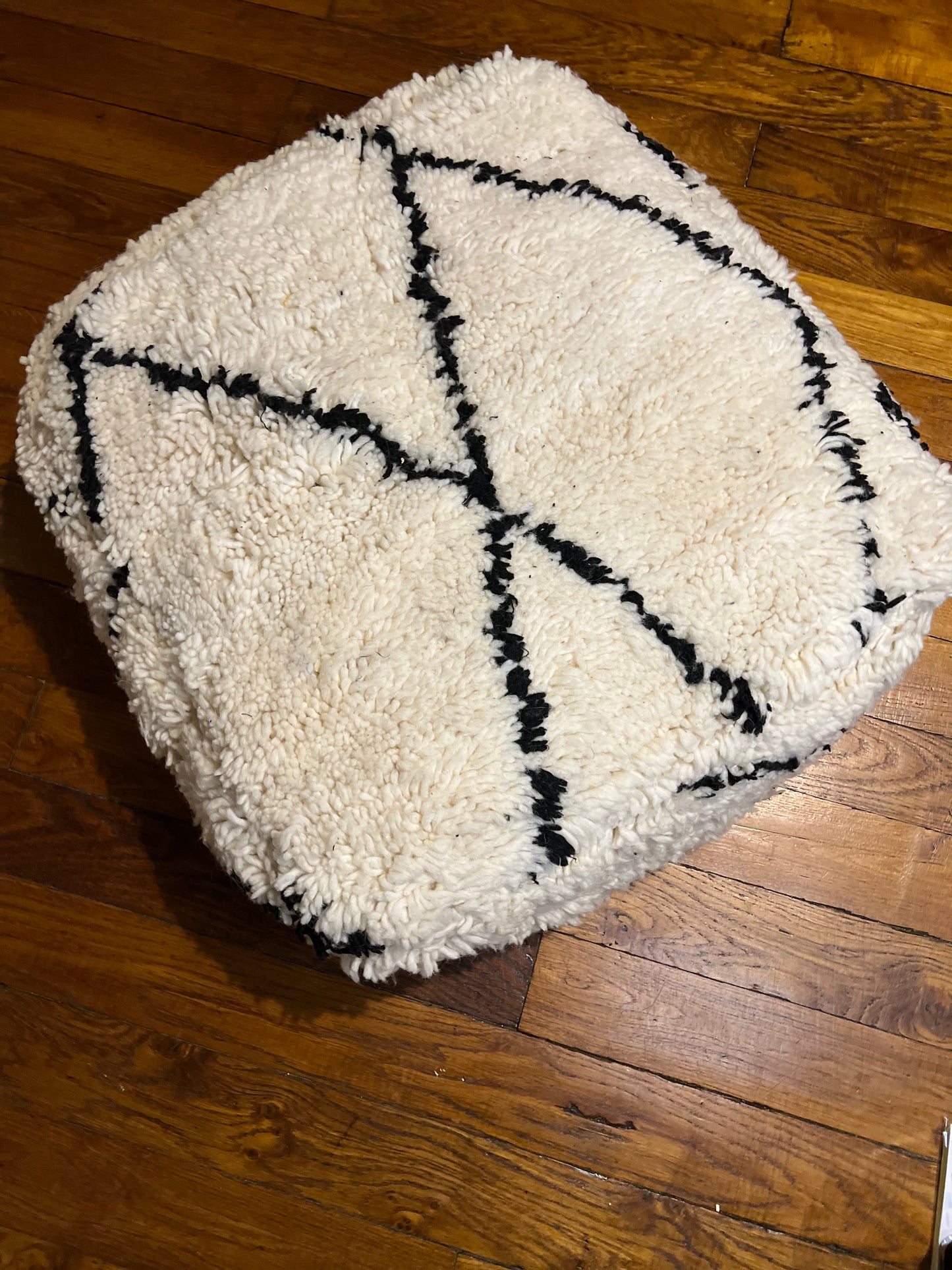 Pouf en laine -  modèle 4 "Zagreb"