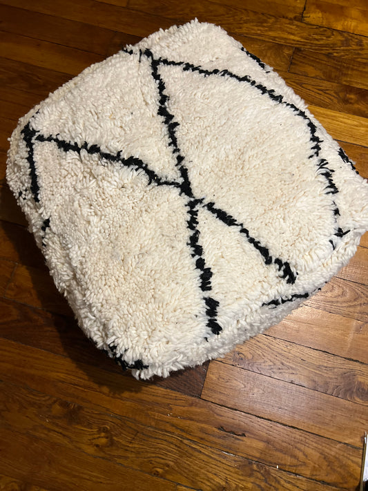 Pouf en laine -  modèle 4 "Zagreb"