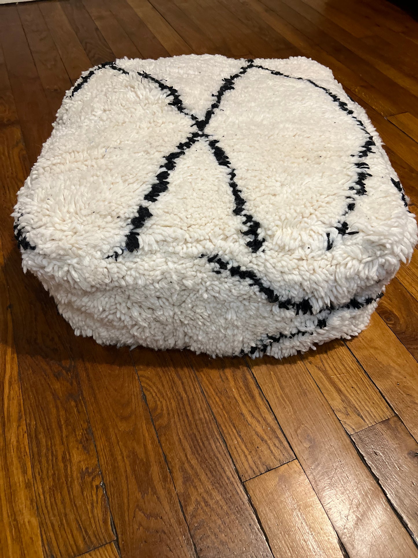 Pouf en laine -  modèle 4 "Zagreb"