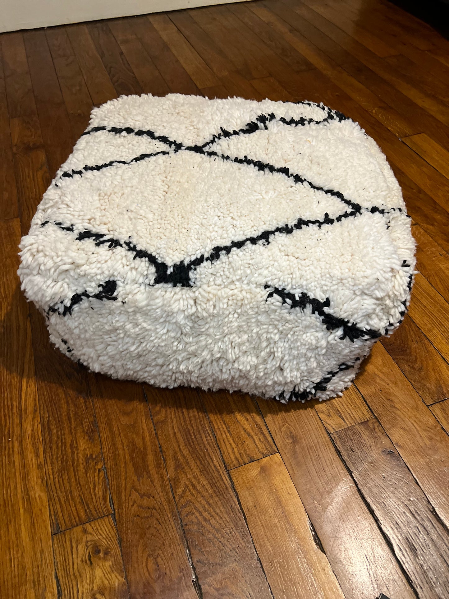 Pouf en laine -  modèle 4 "Zagreb"