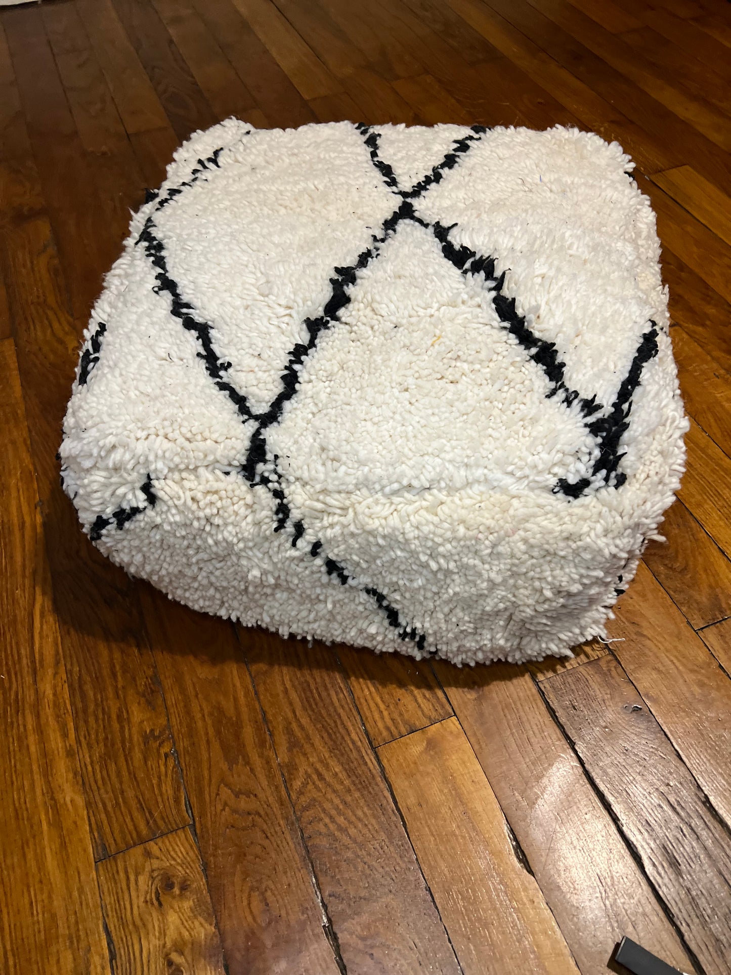 Pouf en laine -  modèle 4 "Zagreb"